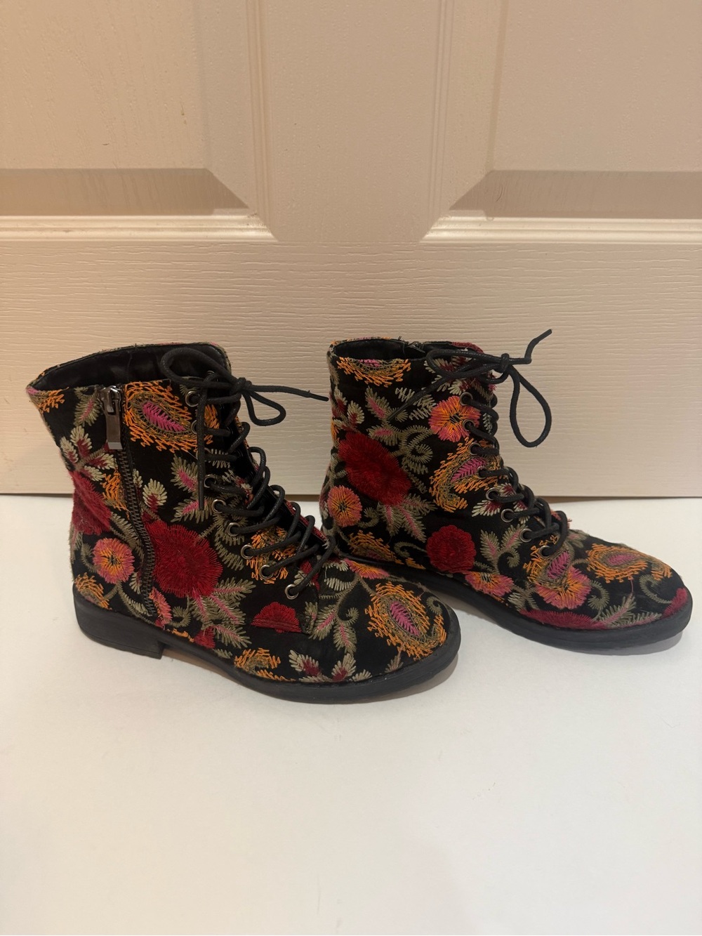 Embroidered Floral Lace-Up Ankle Boots - Black with Red & Multicolor size 7